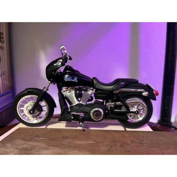 Sons Of Anarchy SOA Opie Model Harley Dyna Glide Bike from TV Show Collectable - Picture 1 of 7
